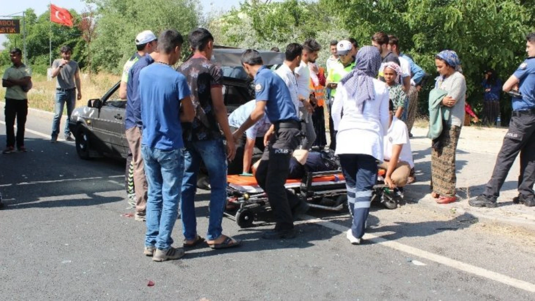 Elazığ'da otomobiller çarpıştı: 2'si çocuk 8 yaralı