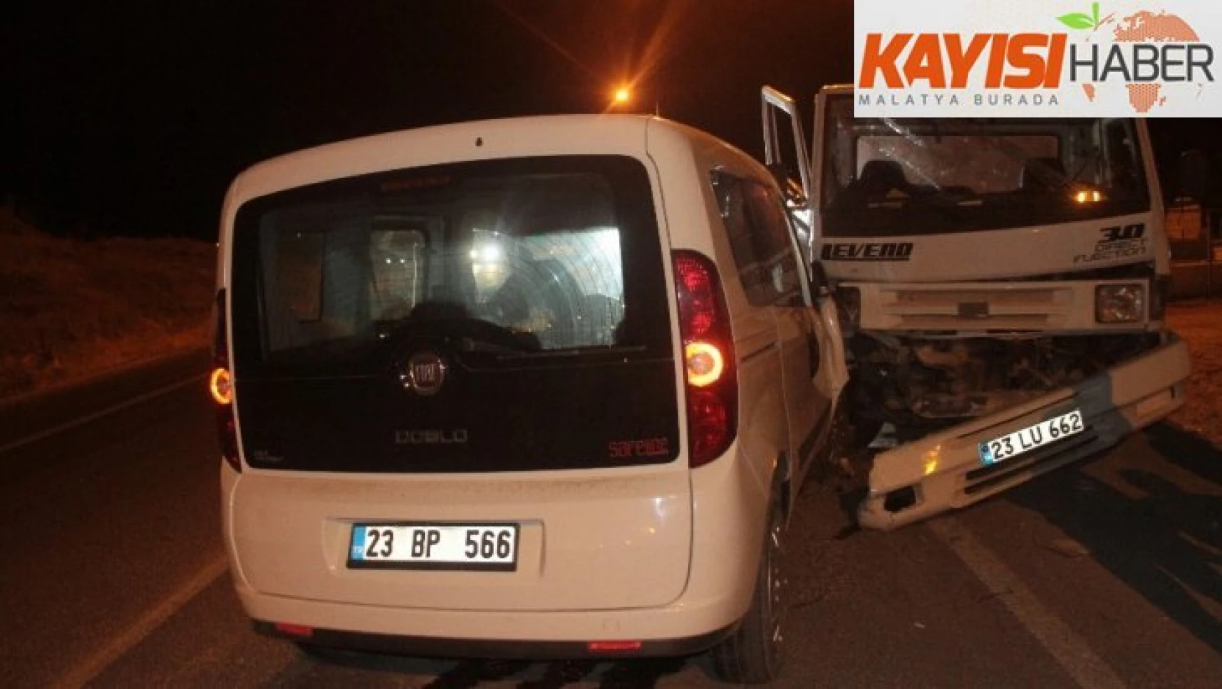 Elazığ'da pikap ile hafif ticari araç çarpıştı: 6 yaralı