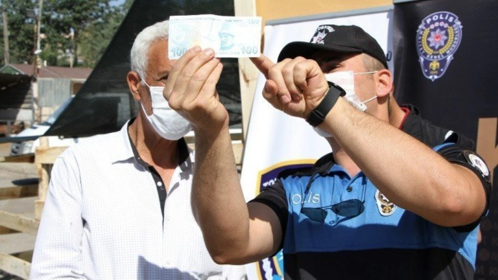 Elazığ'da polis, kurban pazarında sahte para uyarısı yaptı