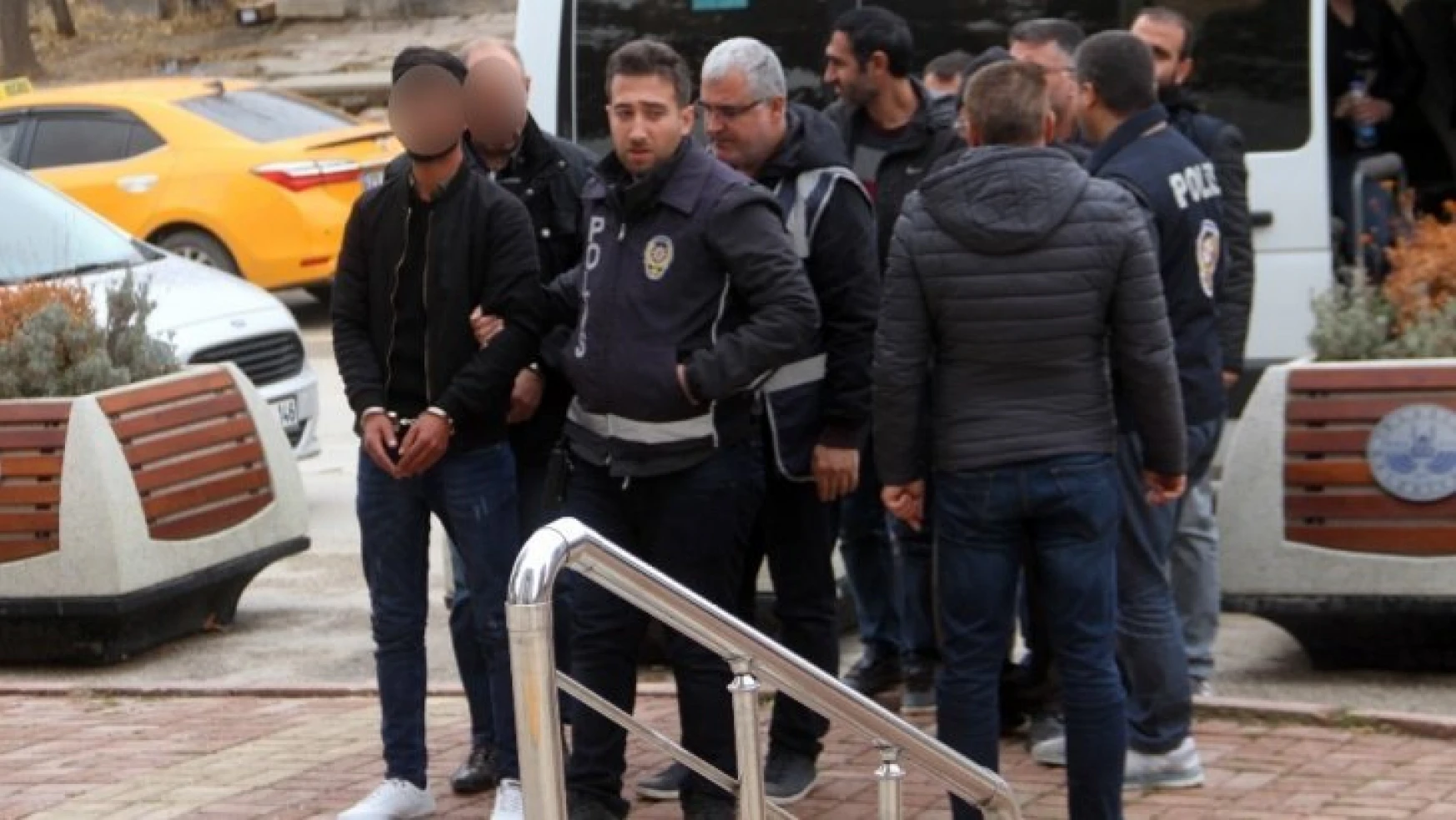 Elazığ'da sosyal medyada terör propagandası operasyonu: 6 gözaltı