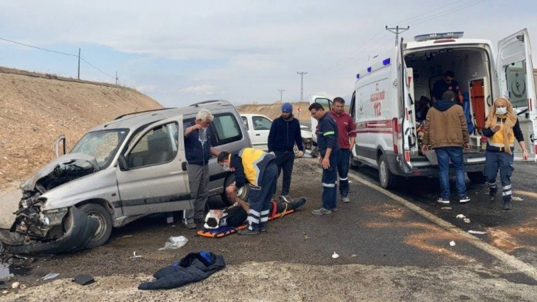 Elazığ'da trafik kazası: 4'ü çocuk 8 yaralı