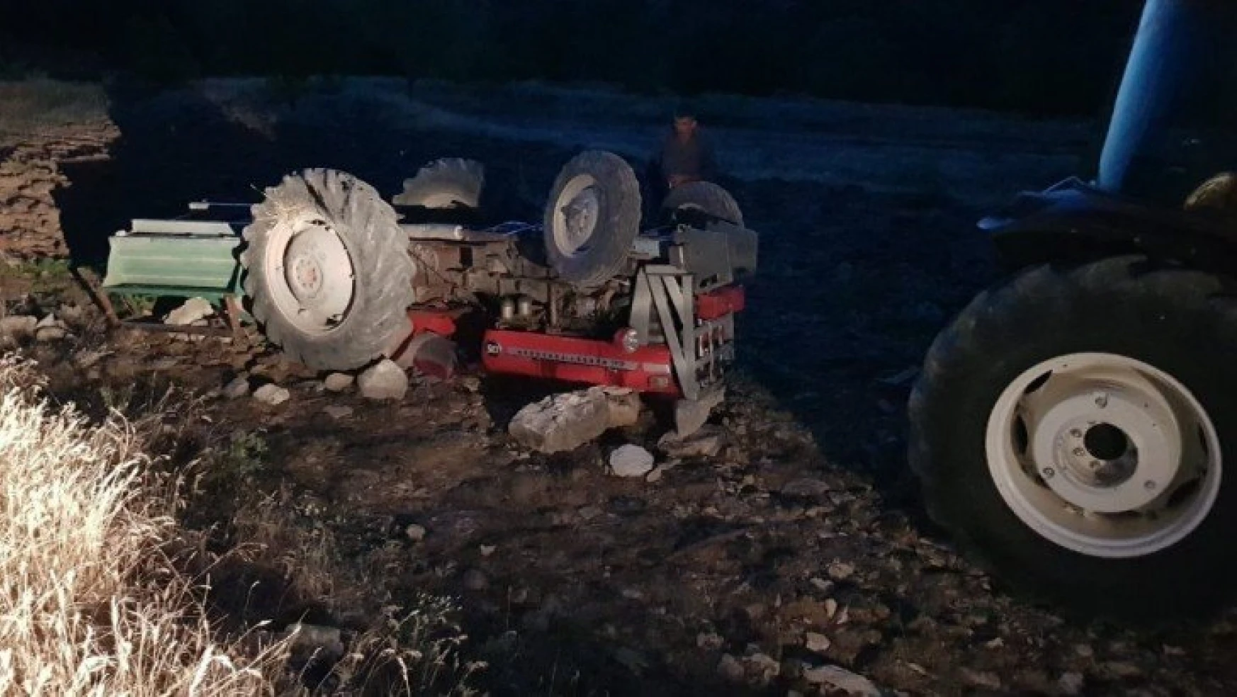 Elazığ'da traktör devrildi: 4 yaralı