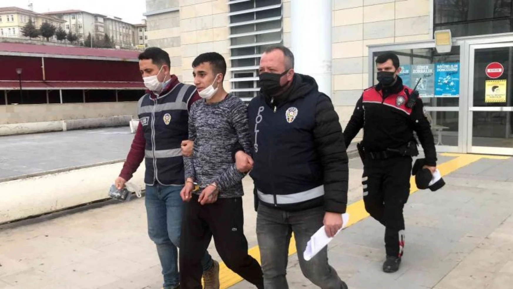 Elazığ'da turisti ve yoldan geçen birini yaralayan suç makinesi tutuklandı