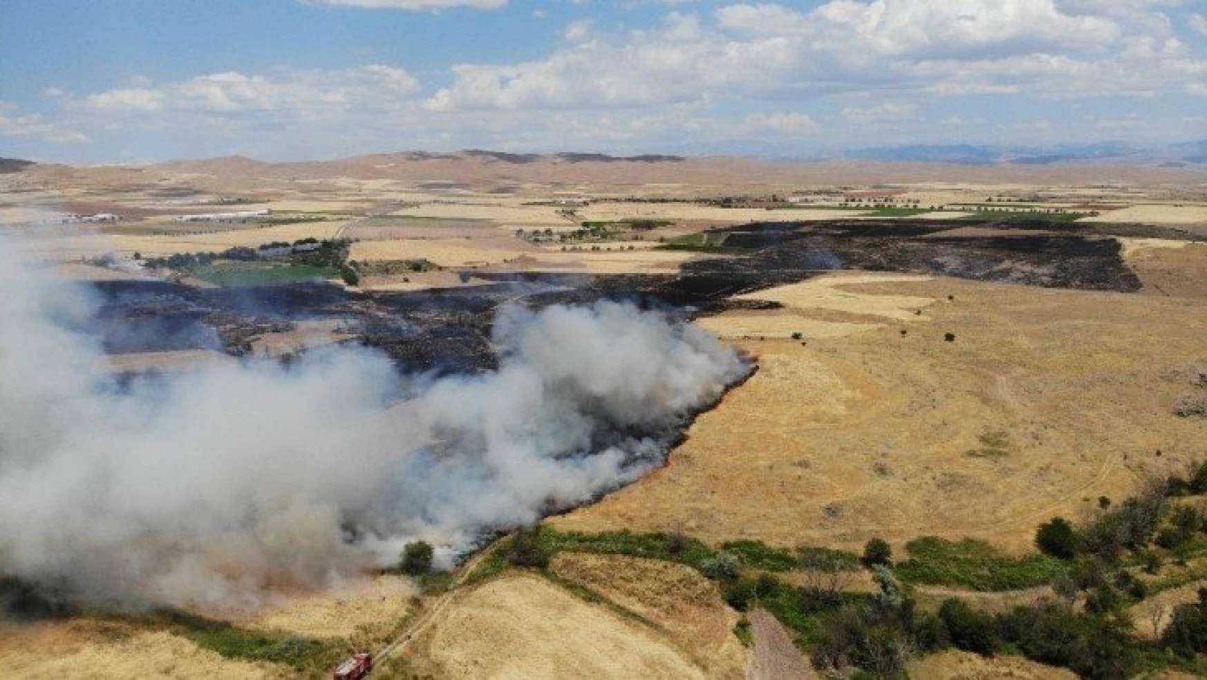 Elazığ'da yangın saatler sonra kontrol altına alındı, 800 dönüm ekili arazi kül oldu
