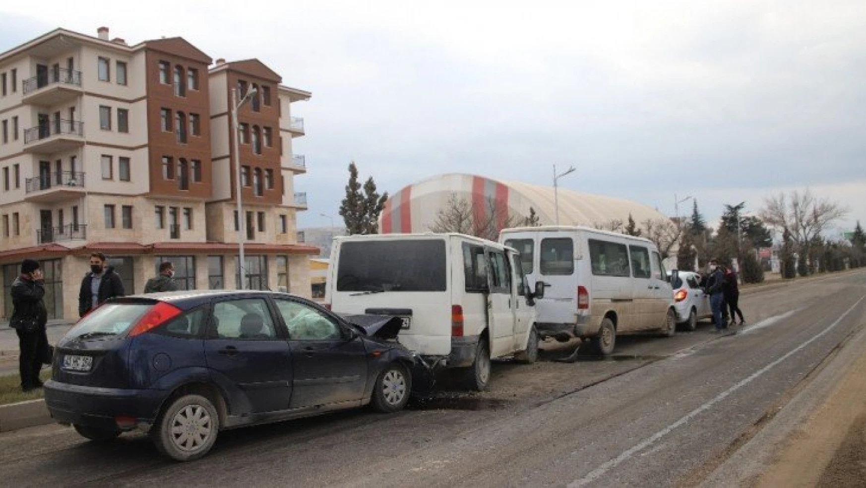 Elazığ'da zincirleme trafik kazası: 4 yaralı