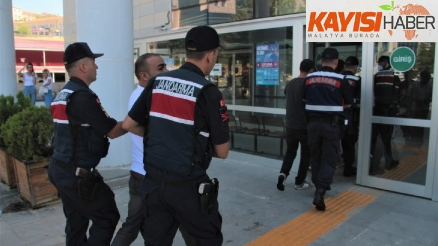 Elazığ merkezli 3 ilde silah ticareti operasyonu: 3 tutuklama