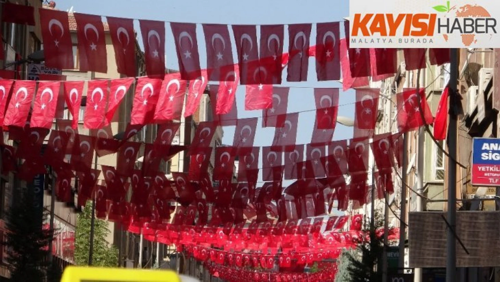 Elazığ Türk bayraklarıyla gelin gibi süslendi