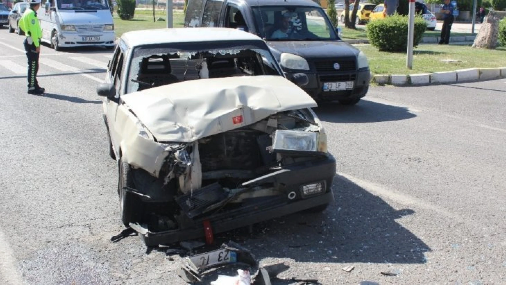 Elazığ'da trafik kazası:4 yaralı