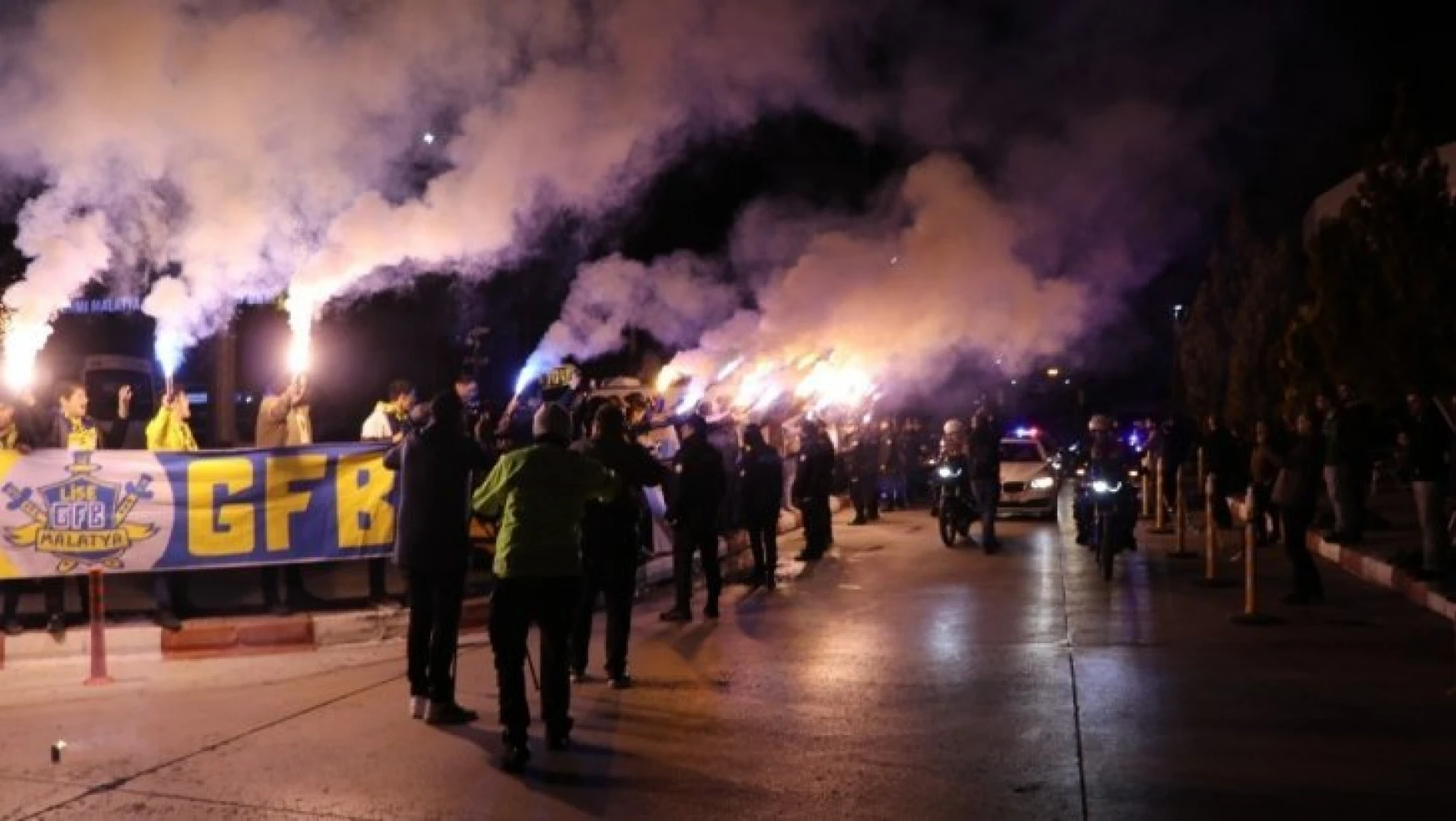 Fenerbahçe'ye Malatya'da coşkulu karşılama