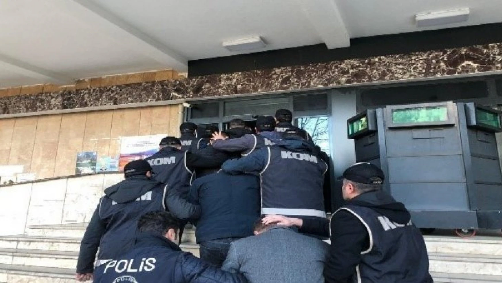 FETÖ'den 13 şüpheli gözaltına alındı