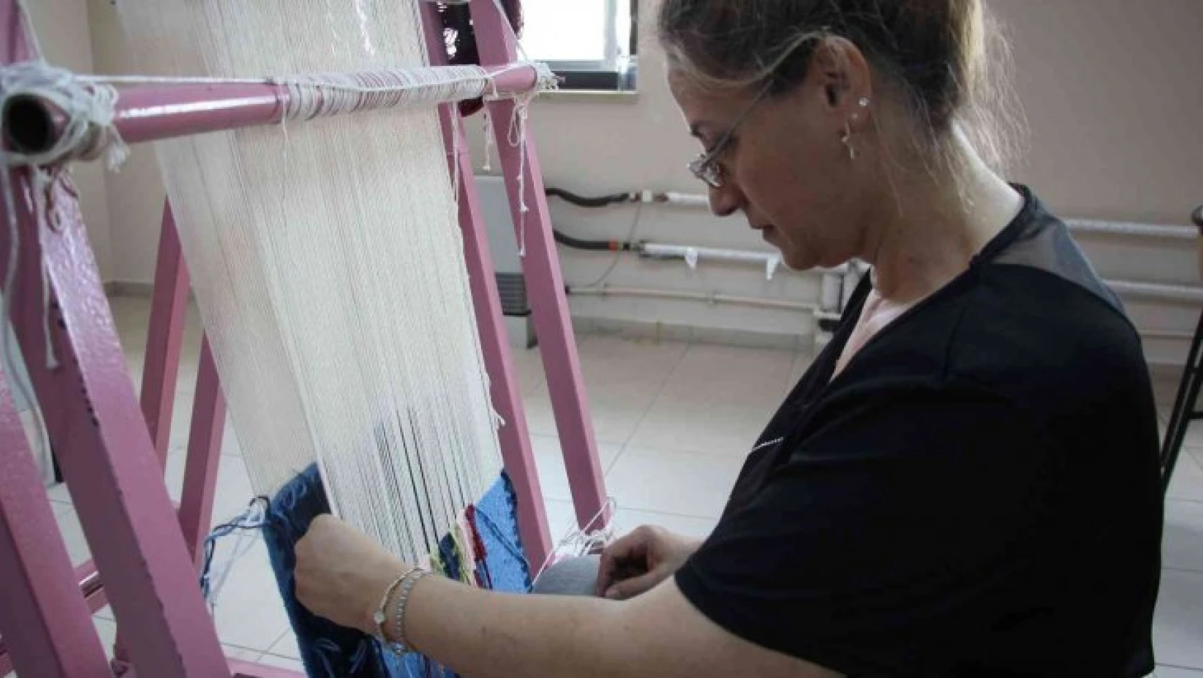 Geleneksel kilim ve cicim dokuma sanatı, kadınların ellerinde yaşatılıyor