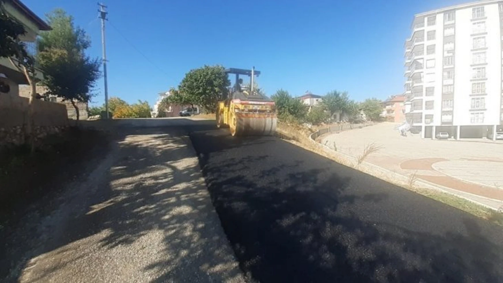 Gölbaşı ilçesinde asfalt yapım çalışmaları devam ediyor
