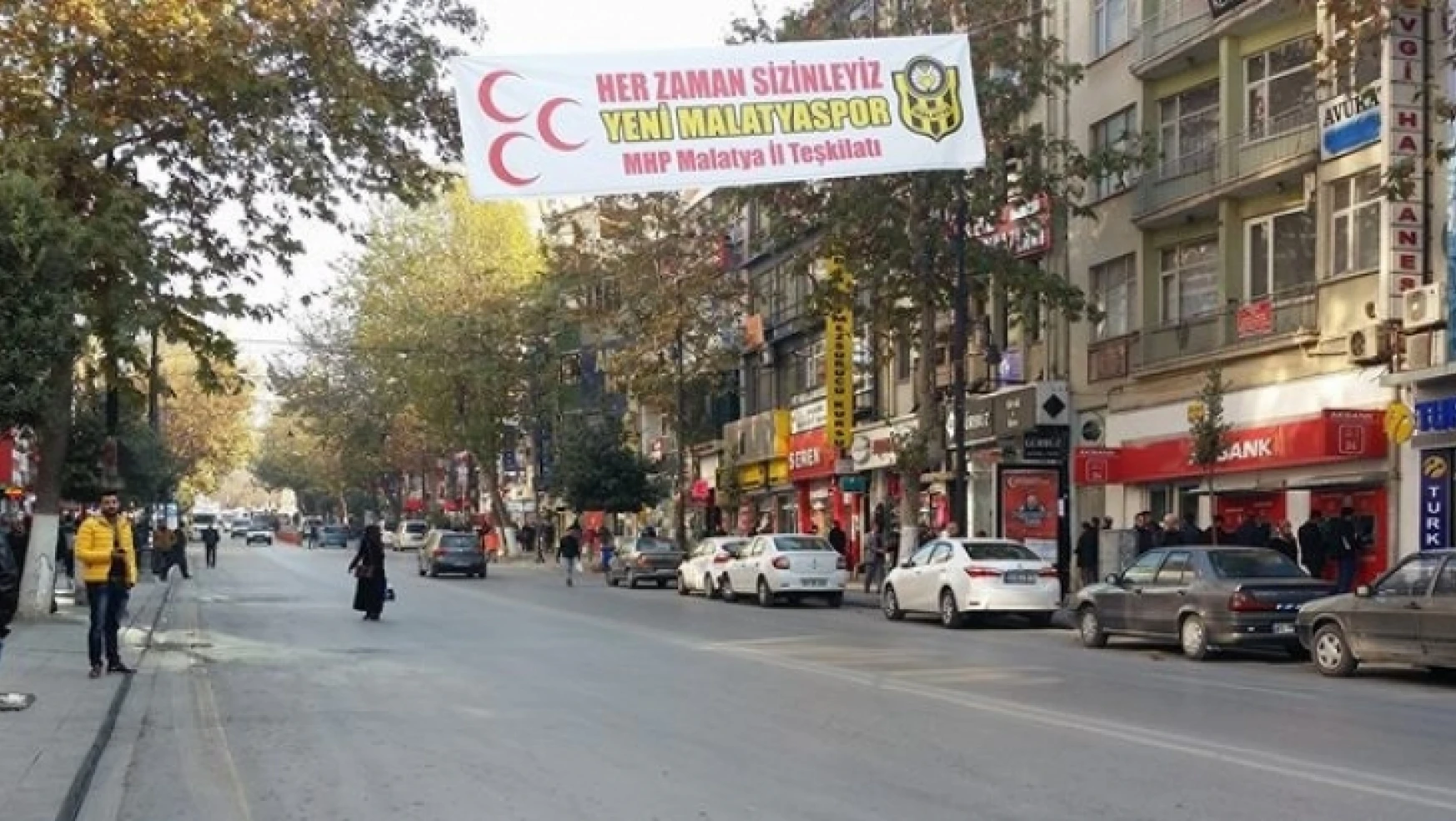MHP'den Yeni Malatyaspor'a pankartlı destek