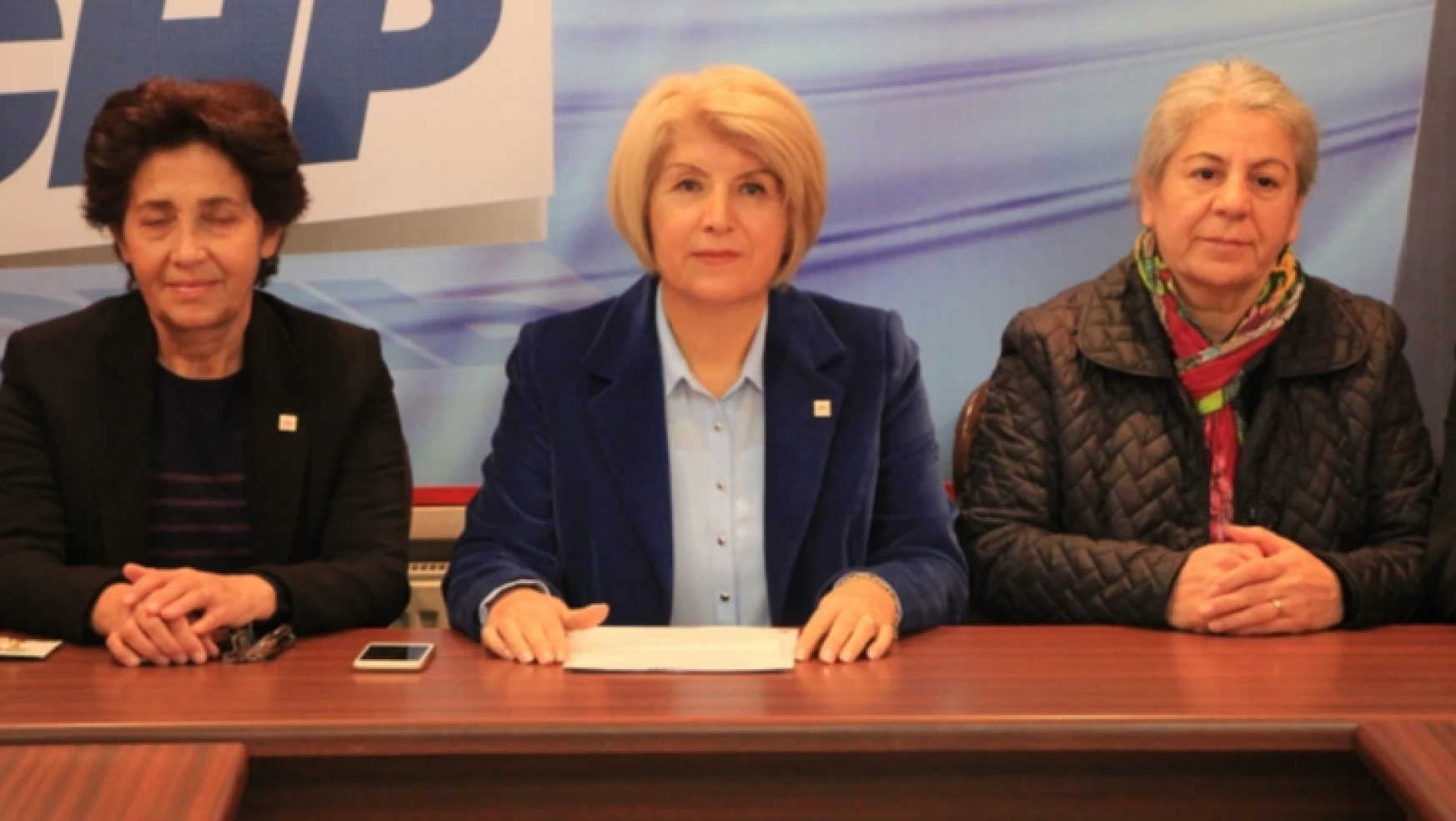 CHP'li kadınlardan istismar yasasına tepki