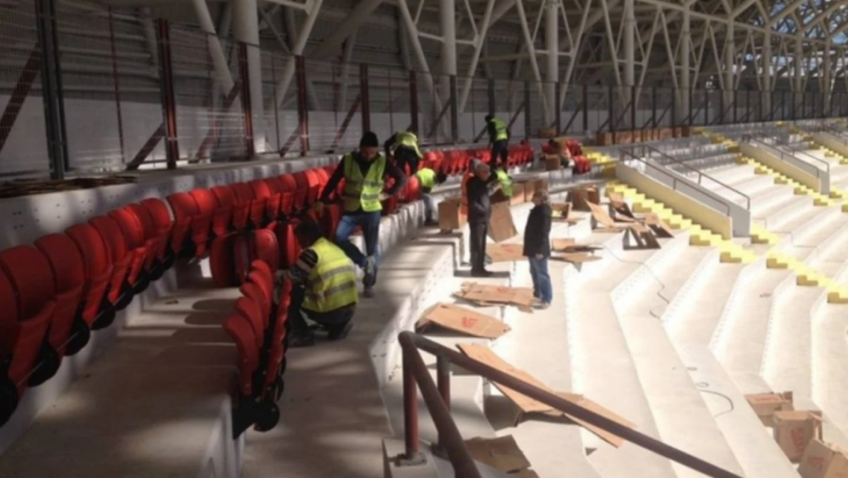 Malatya Arena Stadının koltukları takılıyor