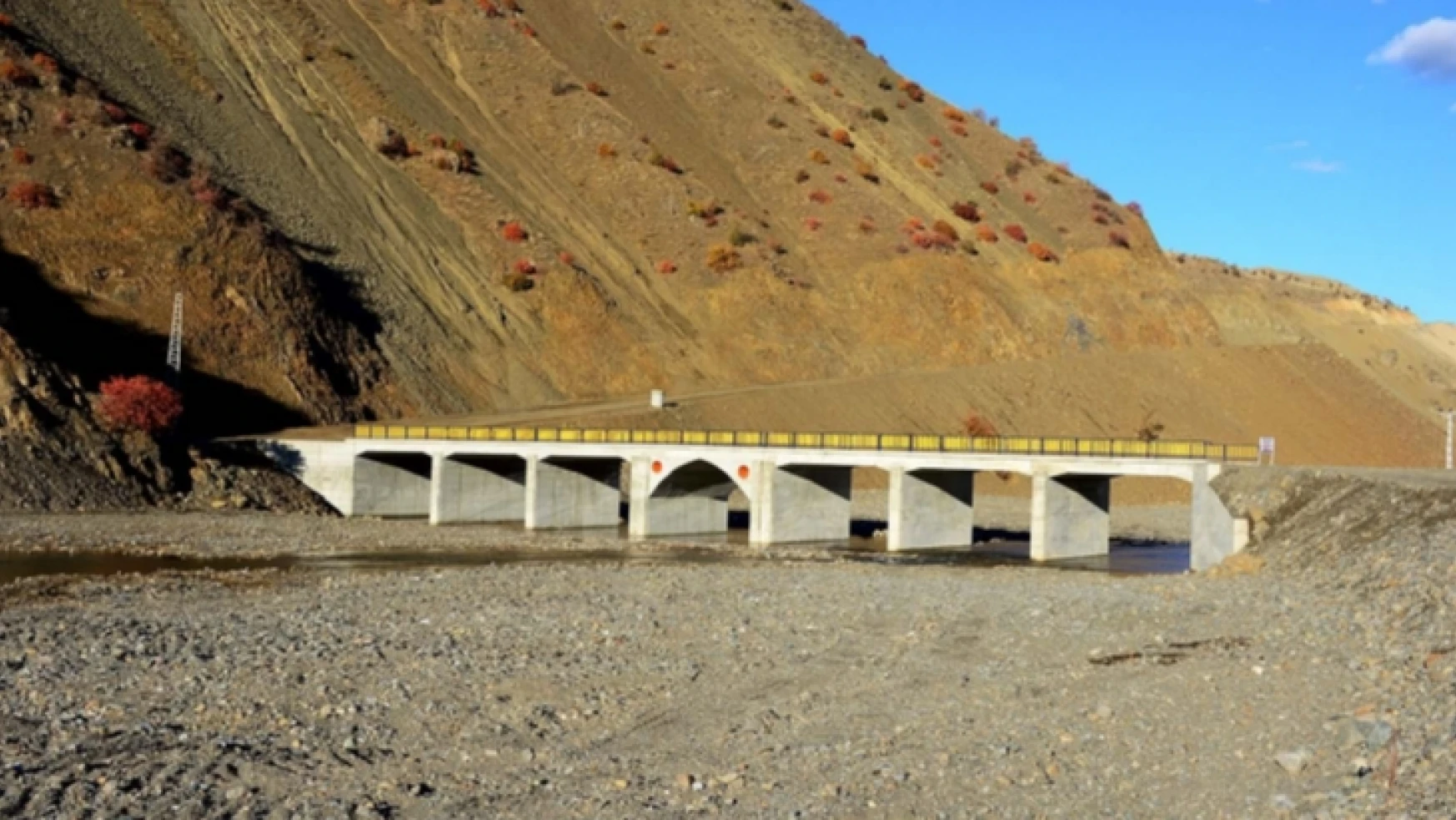 Pütürge'de, ulaşımı rahatlatacak köprü tamamlandı