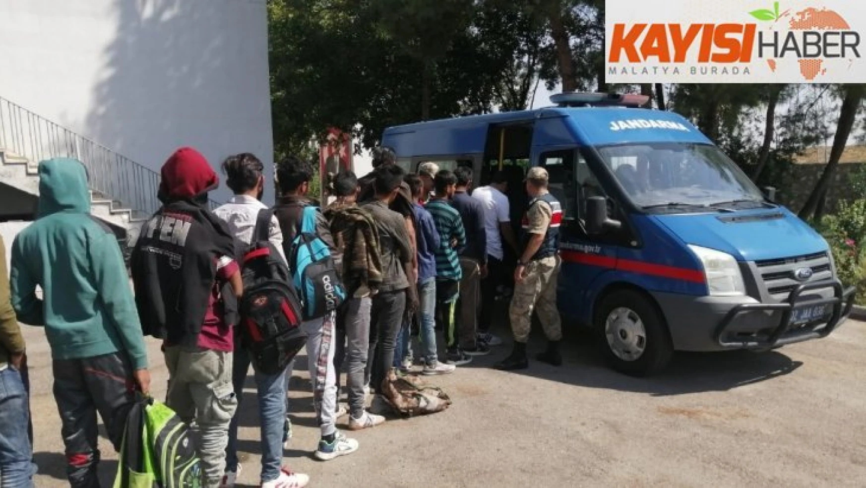 Jandarma ekiplerinden kaçak göçmen operasyonu