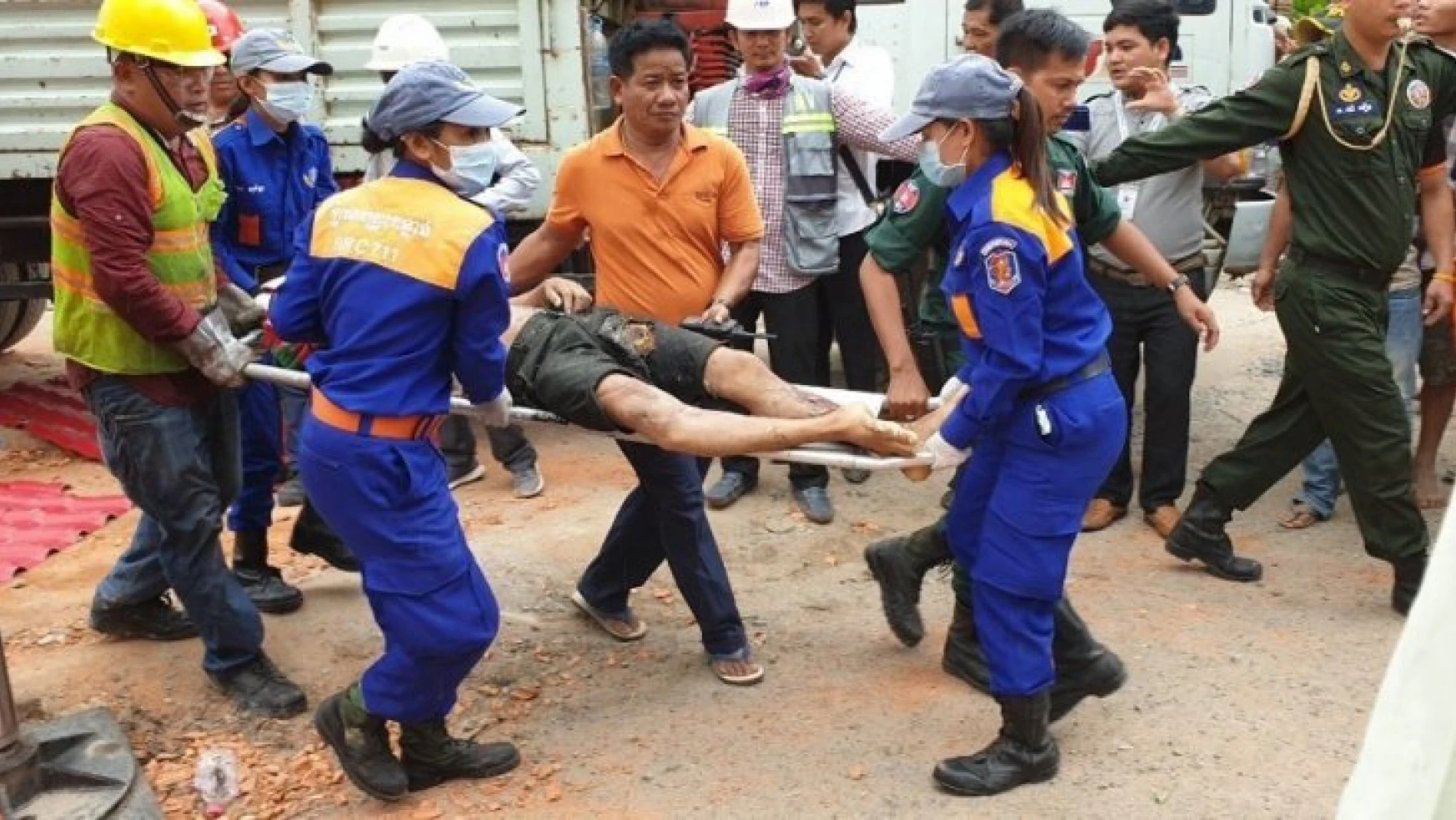 Kamboçya'da 7 katlı bina çöktü: 3 ölü