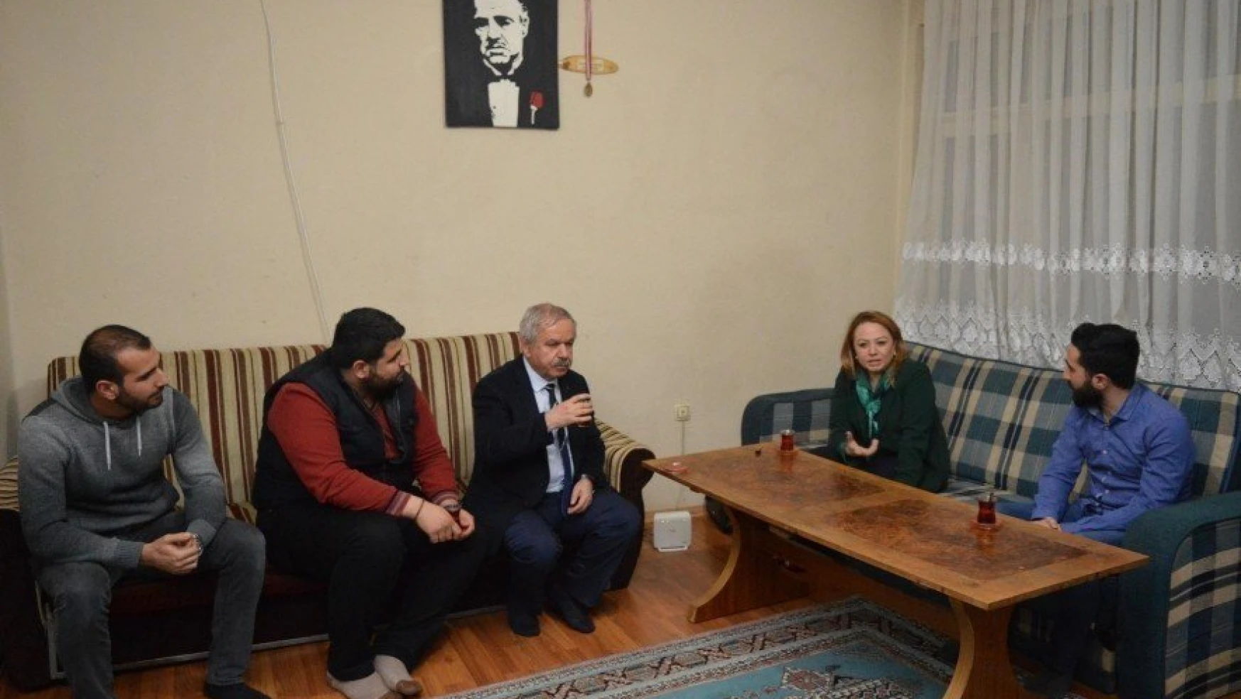 Rektör Karabulut'tan öğrenci evine sürpriz ziyaret 