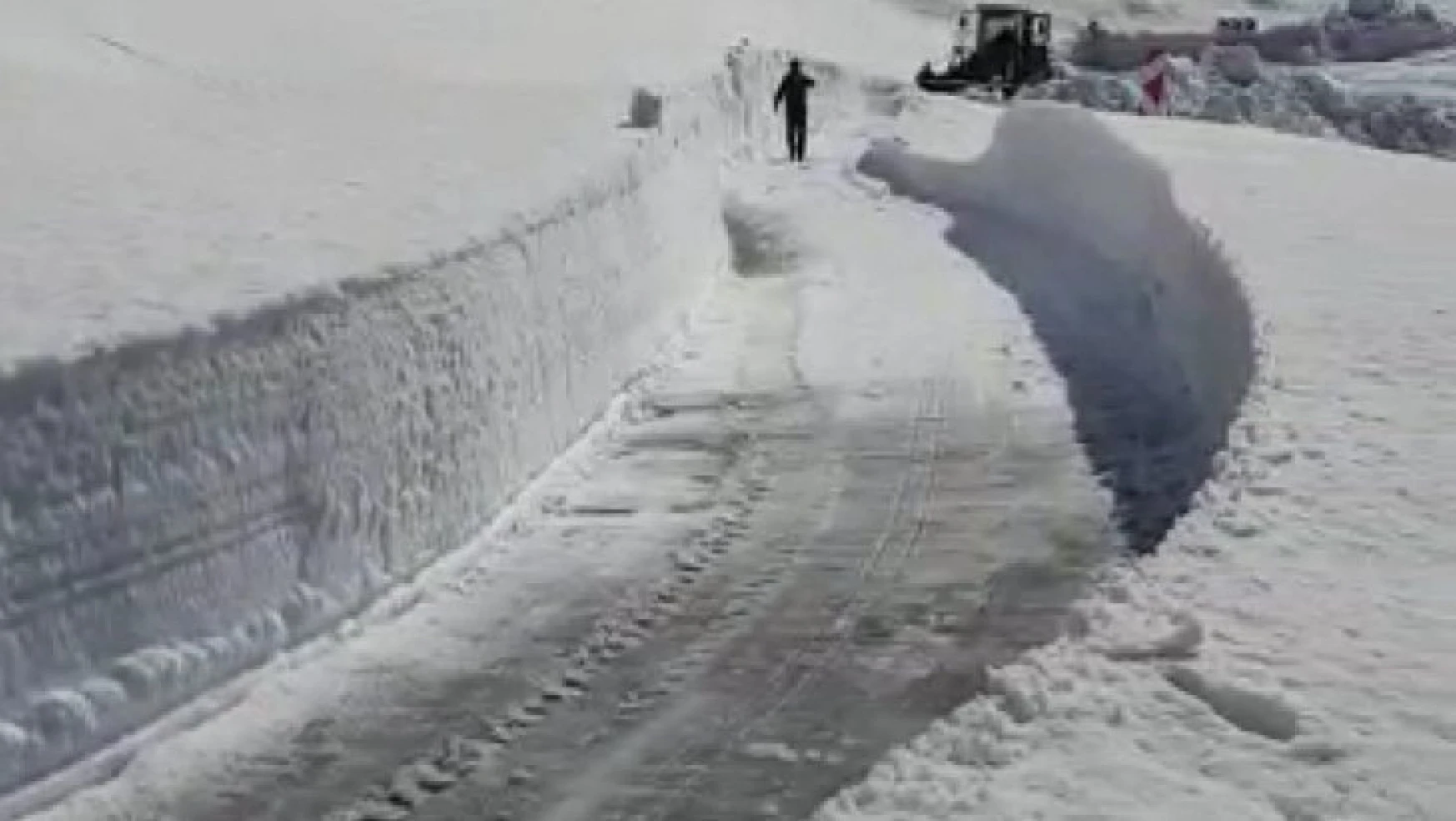 Kardan kapanan Nemrut Dağı yolu yeniden ulaşıma açıldı