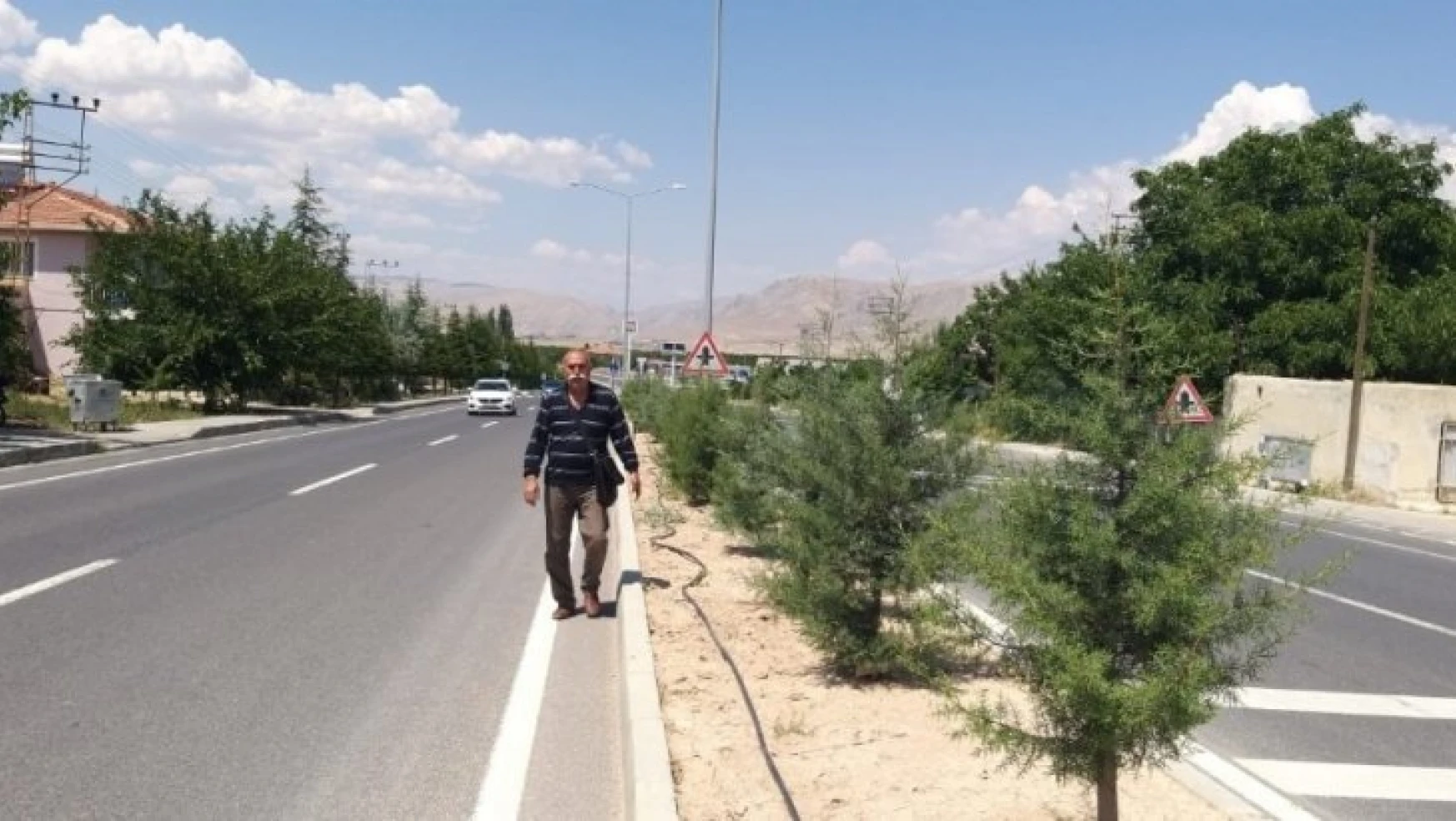Kayısı için Ankara'ya yürüyerek gidiyor