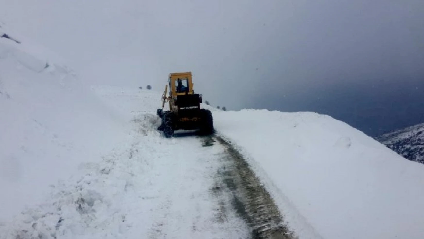 Malatya'da 15 kırsal mahalle yolu kardan kapandı