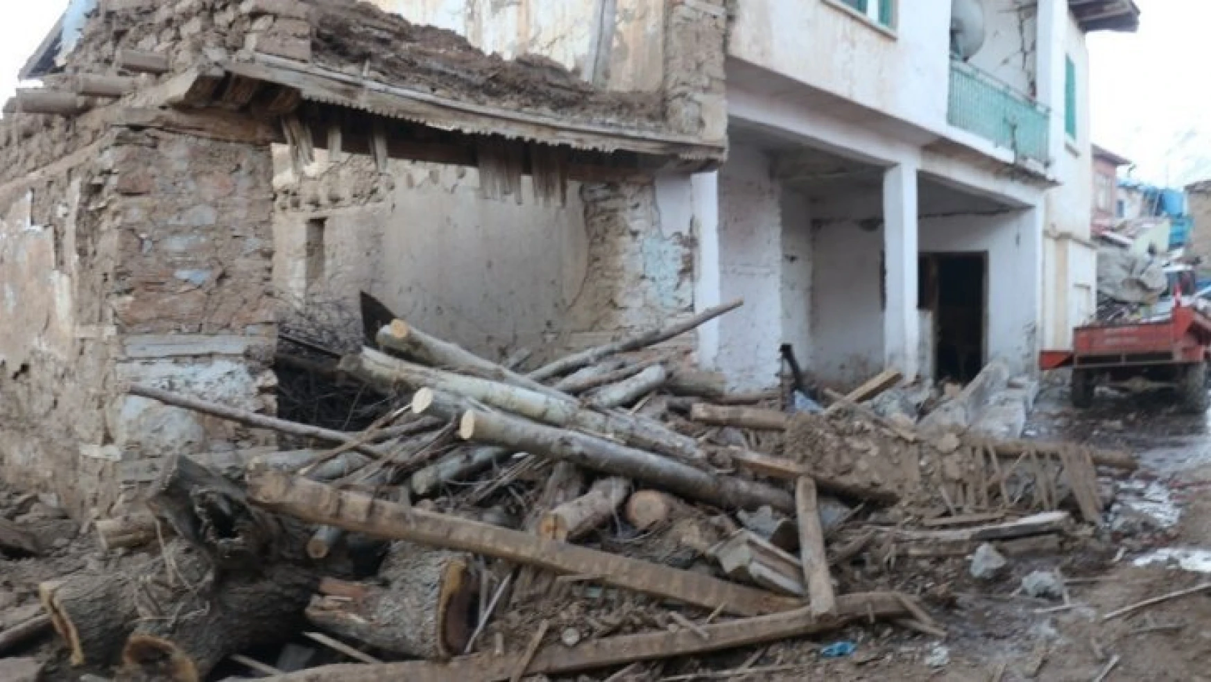Malatya'da 5 bin 950 deprem çadırı kuruldu