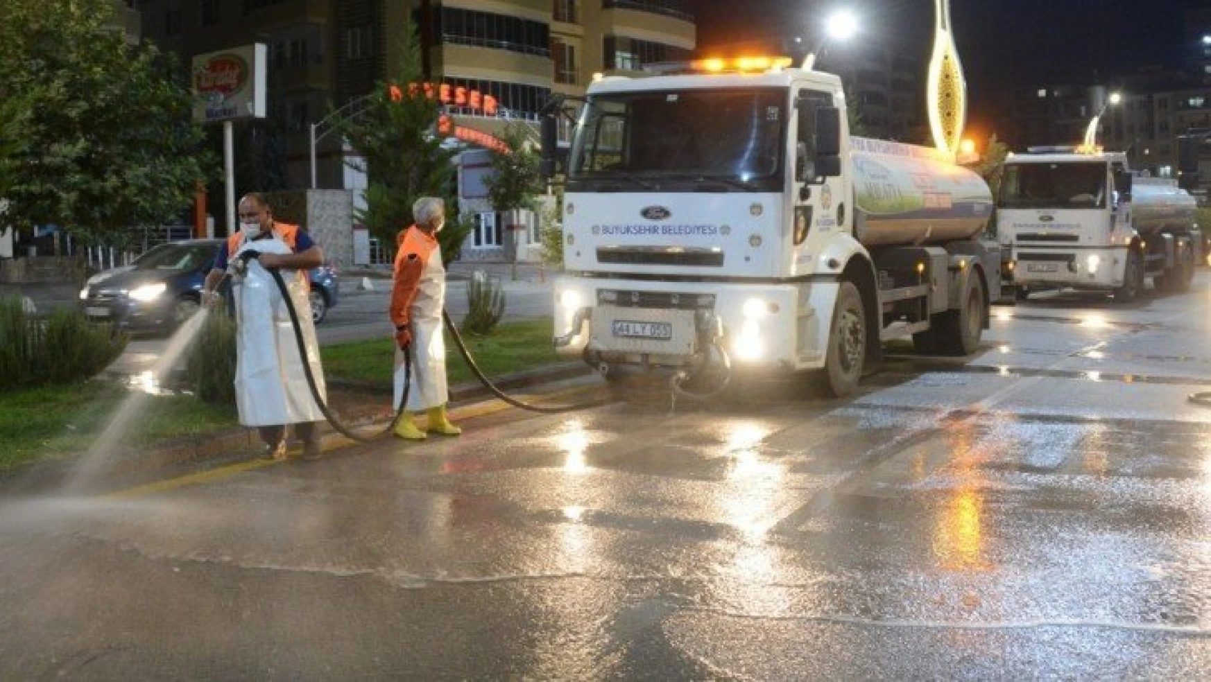 Malatya'da caddeler yıkanıyor