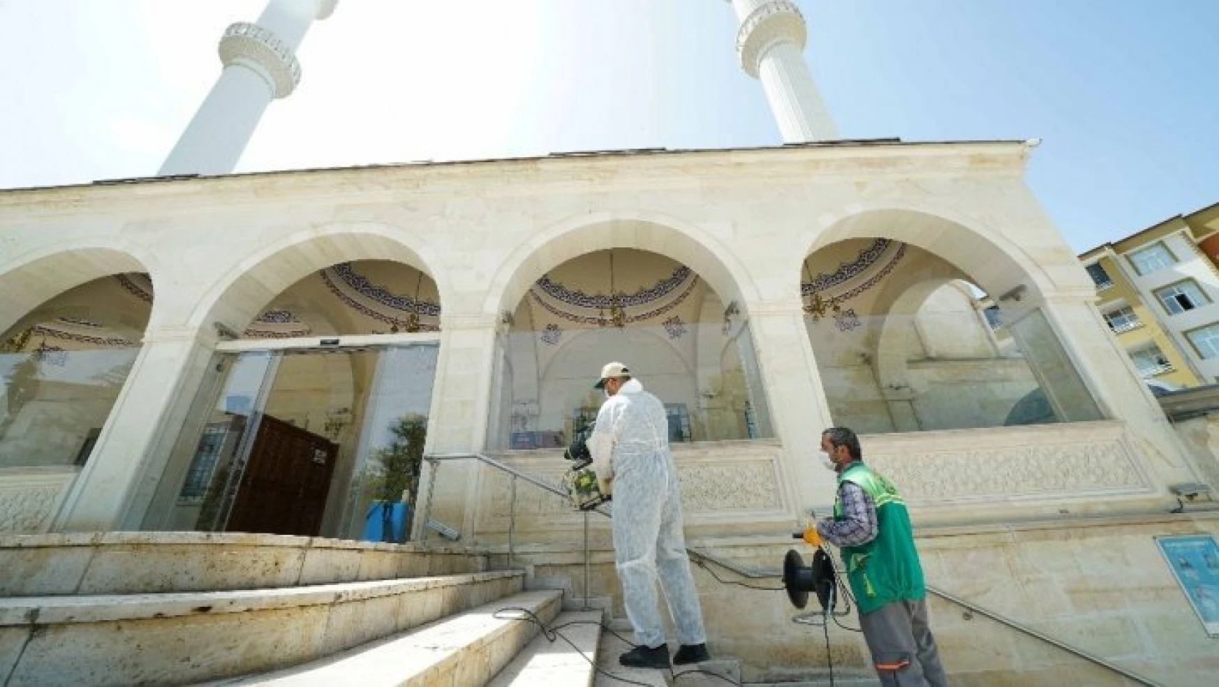Malatya'da cami avluları dezenfekte ediliyor
