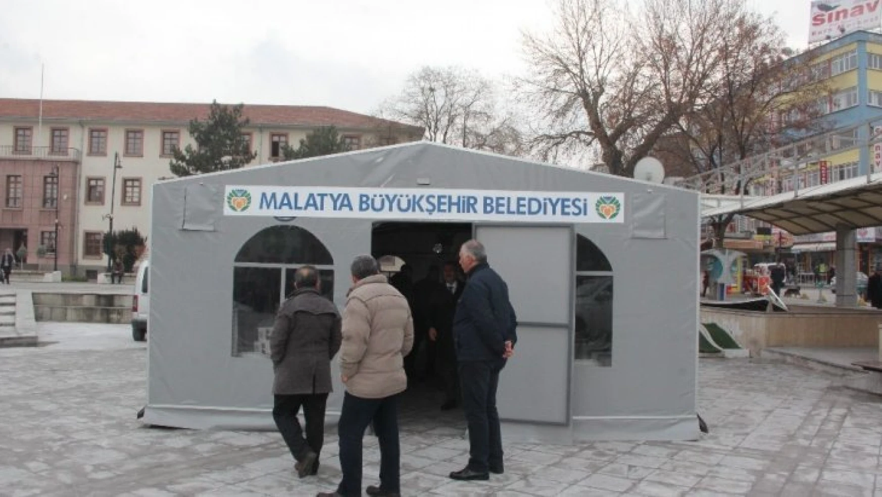Malatya'da deprem başvuru çadırı açıldı