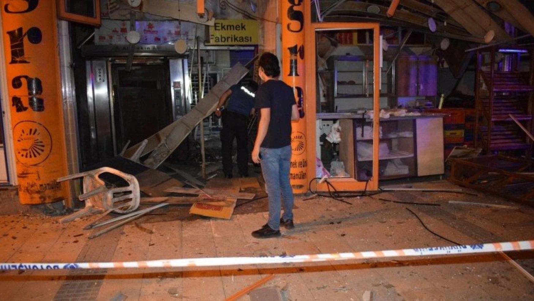 Malatya'da ekmek fırını bomba gibi patladı: Ortalık savaş alanına döndü