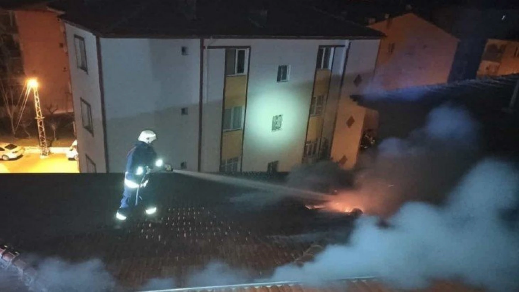 Malatya'da ev ve çatı yangını korkuttu