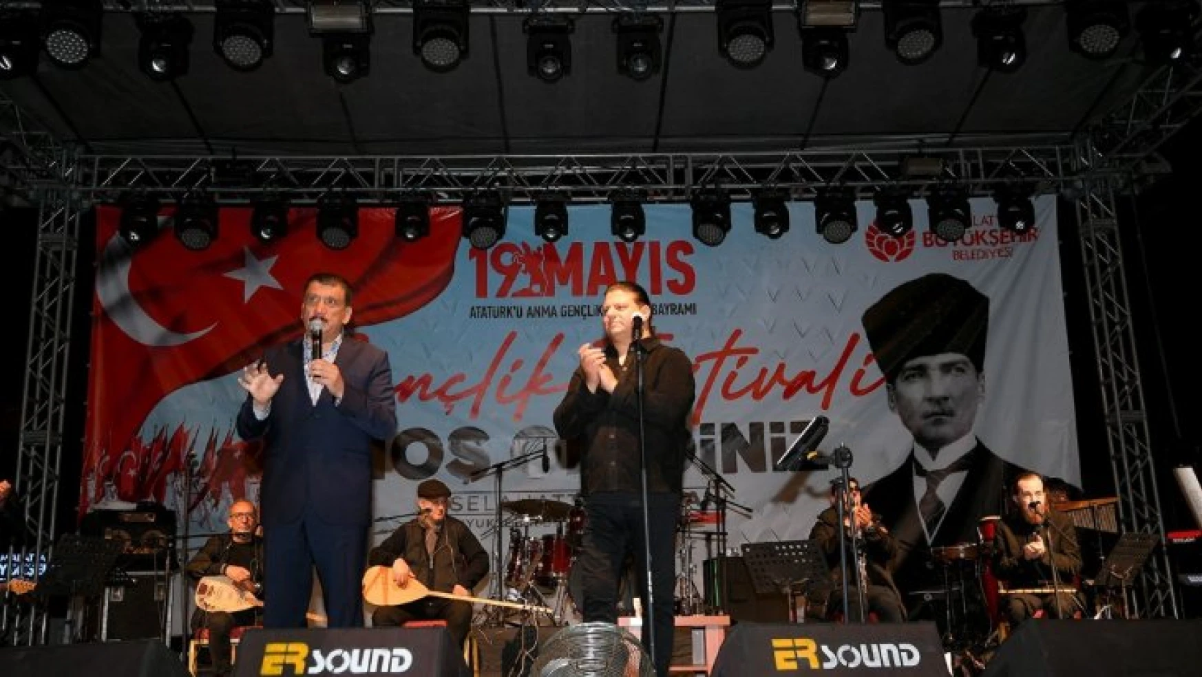 Malatya'da gençler konser ile coştu