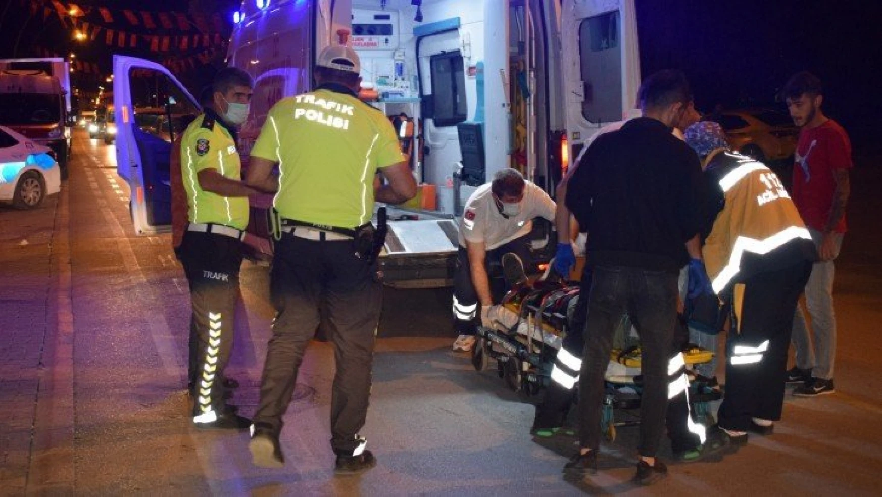 Malatya'da hafif ticari araçla çarpışan motosiklet sürücüsü yaralandı
