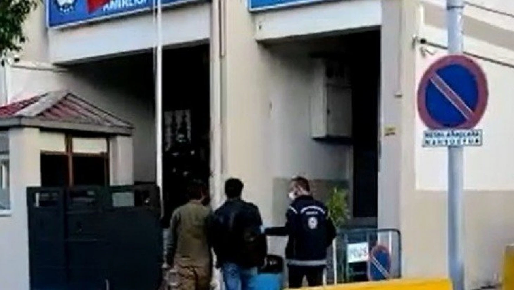 Malatya'da kamyonet kasasında düzensiz göçmenler yakalandı