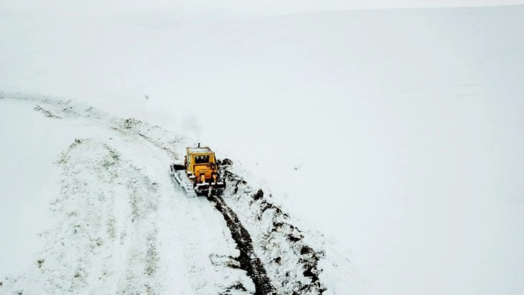 Malatya'da kardan kapanan yollar açılıyor
