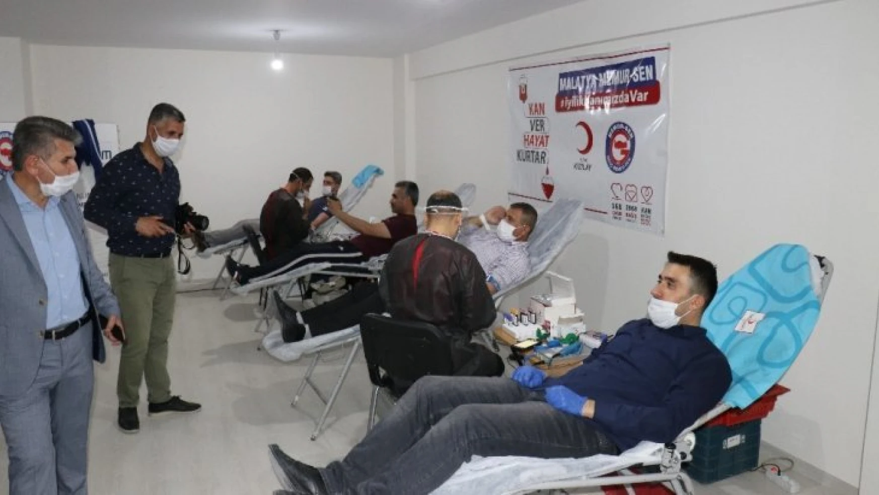 Malatya'da memurlar kan bağışı yaptı