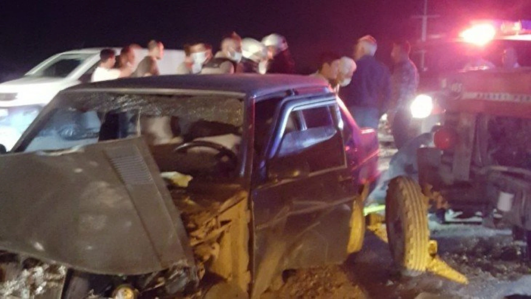 Malatya'da otomobil ile traktör çarpıştı: 5 yaralı