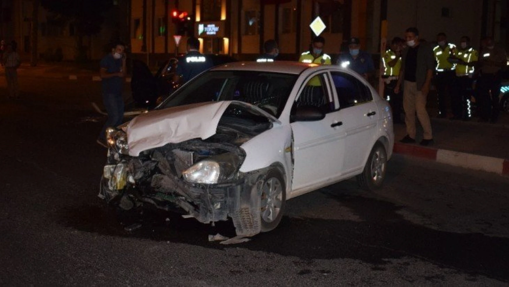 Malatya'da sivil ekip aracı kaza yaptı: 1 polis yaralı