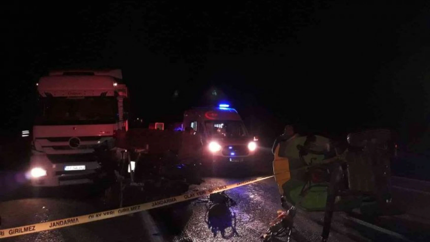 Malatya'da tır traktöre çarptı