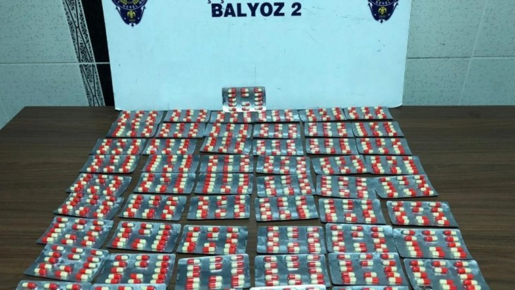 Malatya'da uyuşturucu hap ve silahlar ele geçirildi