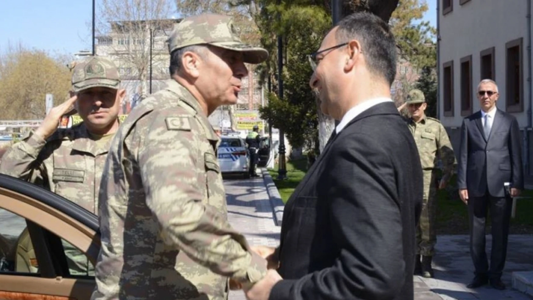 Kara Kuvvetleri Komutanı Orgeneral Çolak, Vali Toprak'ı ziyaret etti