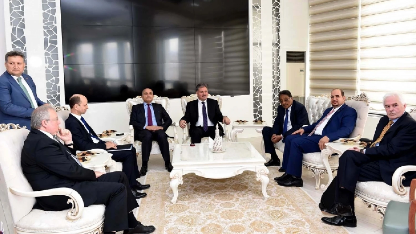 12 ülkenin büyükelçi ve müsteşarlarından Çakır'a ziyaret