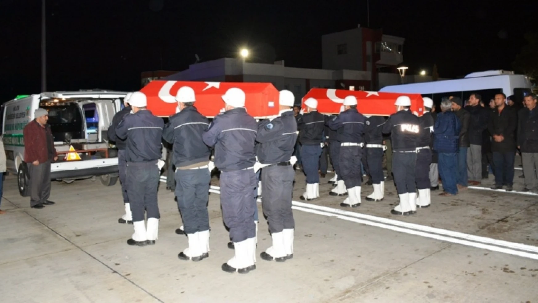 Şehit polislerin cenazeleri Malatya'ya geldi