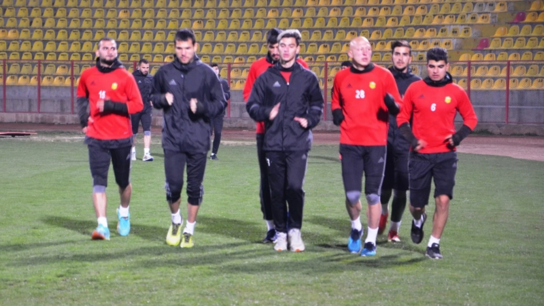 Evkur Yeni Malatyaspor derbiye hırslı hazırlanıyor