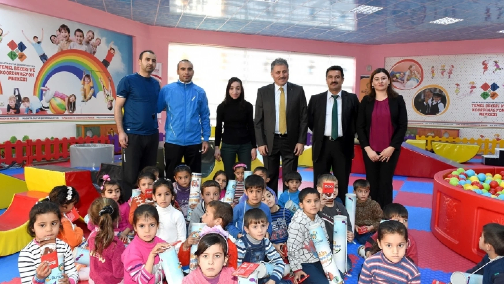 300 Suriyeli çocuk eğitim alıyor