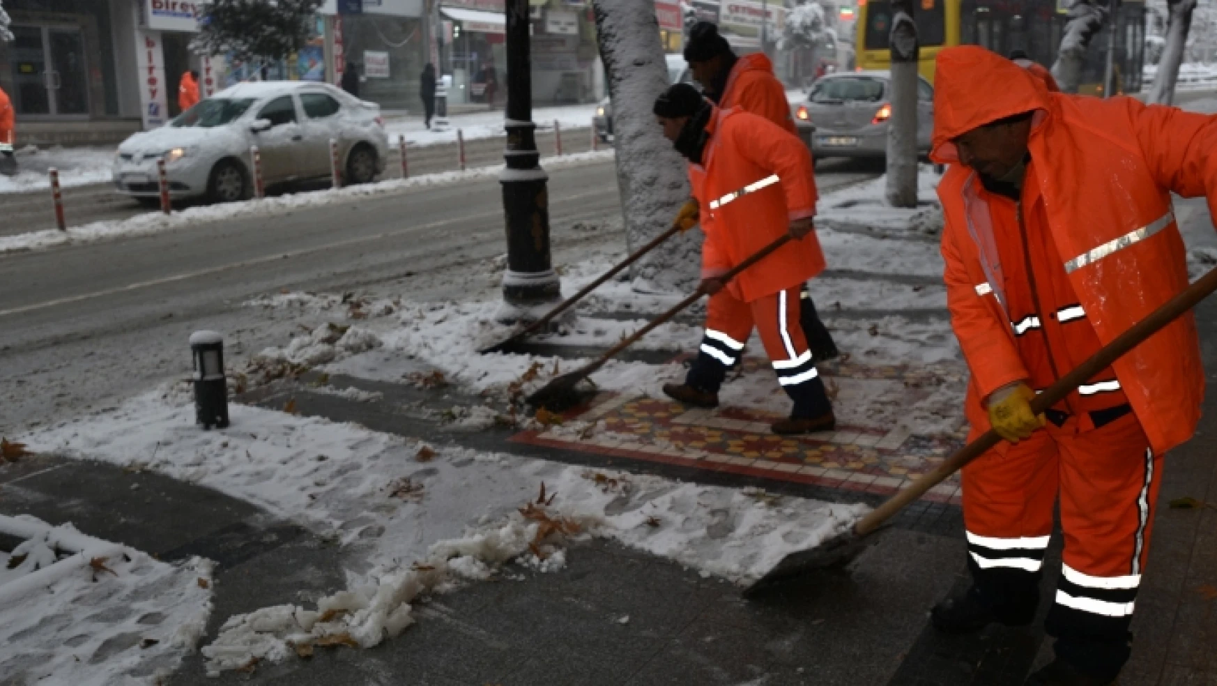 Battalgazi Belediyesi karla mücadeleye çalışıyor