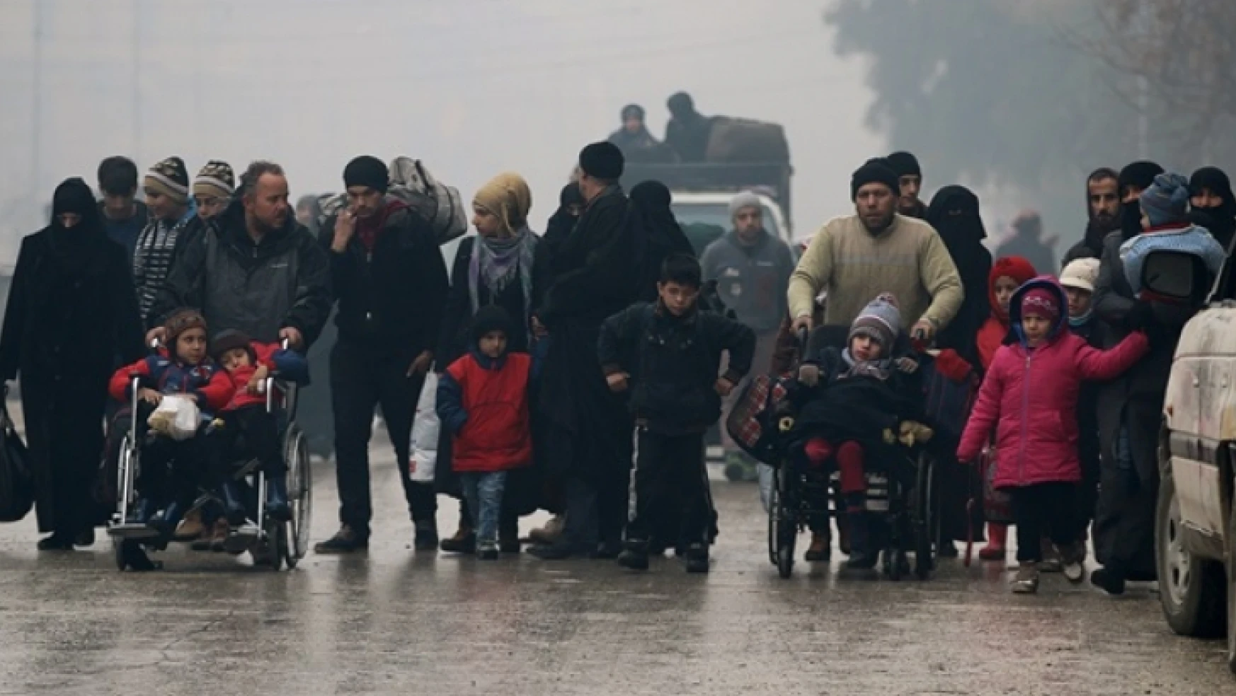 Dünya Sağlık Örgütü: Halep'te tahliyeler durdu