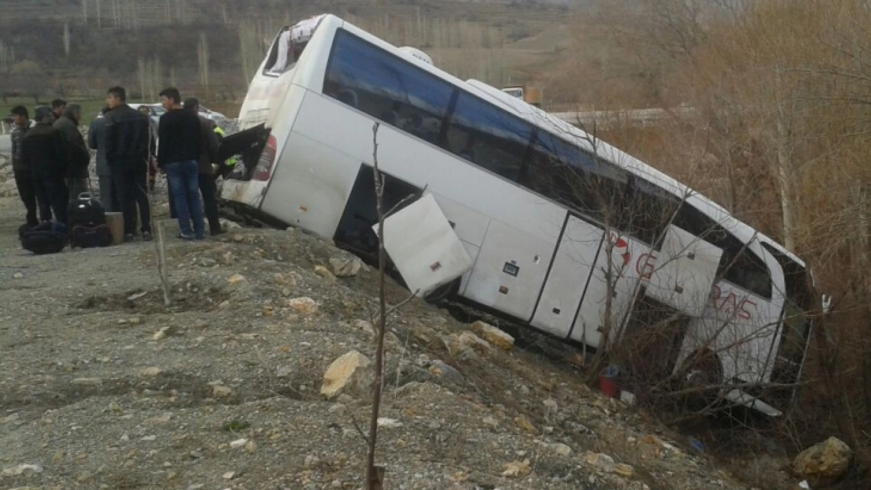 Kamyon yolcu otobüsüne arkadan çarptı: 9 yaralı