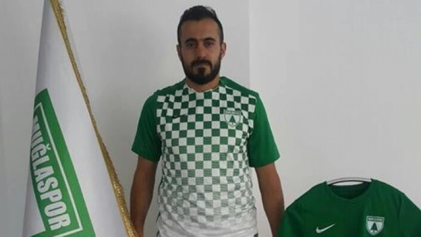 Malatyaspor alt yapısında yetişen Erhan Gözetlik, Muğlaspor'a transfer oldu